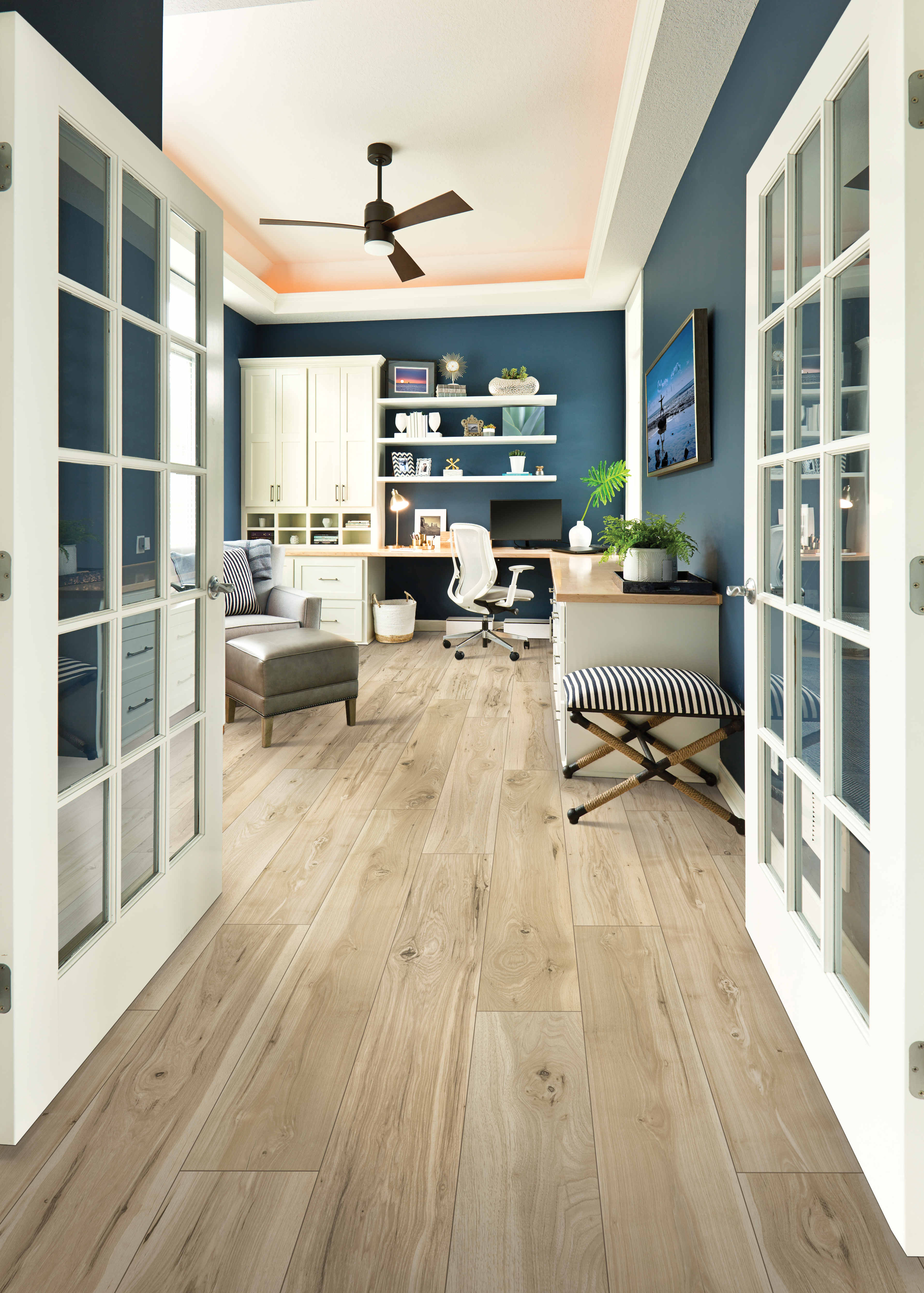Mohawk Revwood Premier: Morena Bluffs Fresh Spring Pecan 12mm Waterproof Laminate CDL40-01 Room Scene