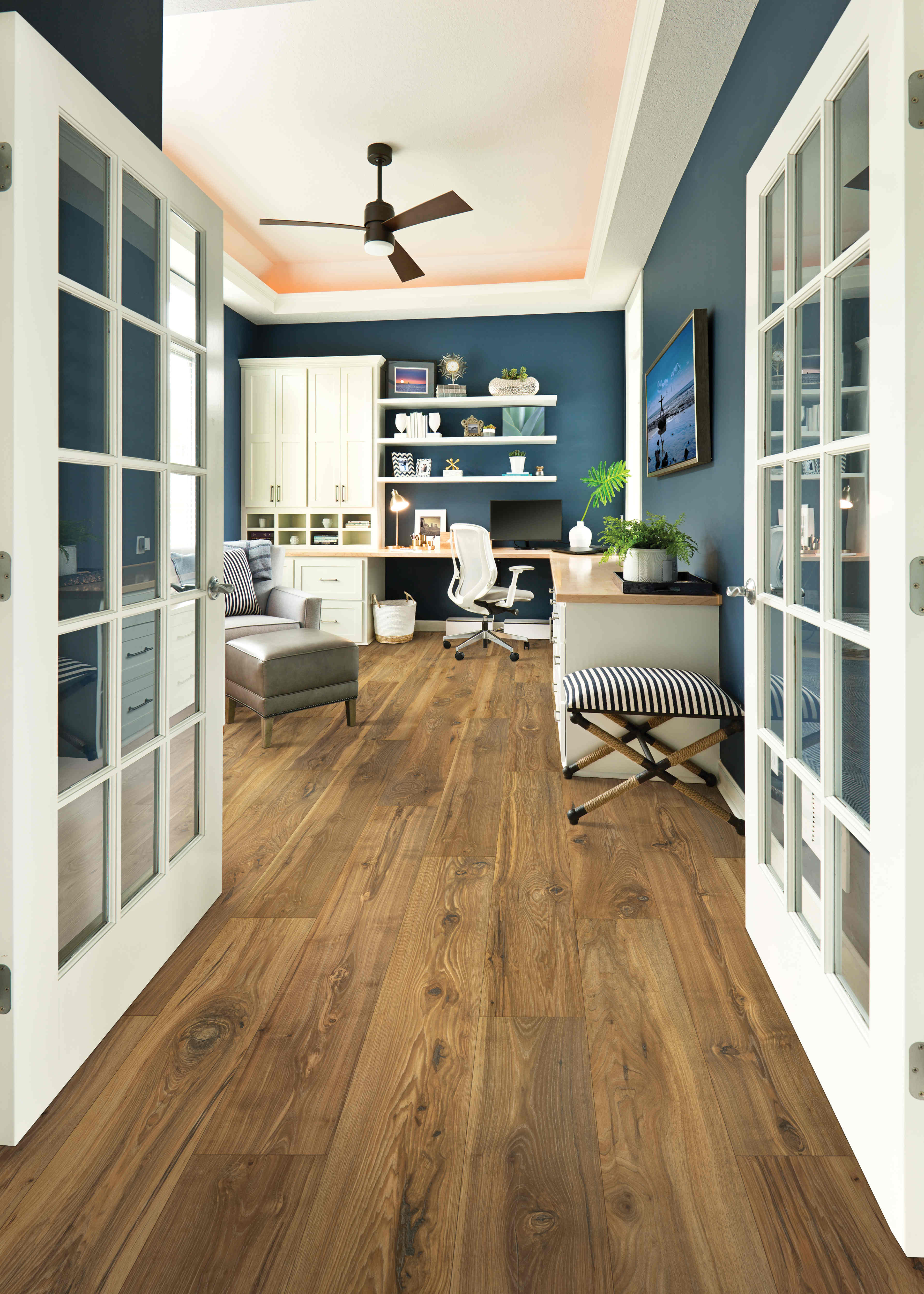 Mohawk Revwood Premier: Morena Bluffs Cattail Pecan 12mm Waterproof Laminate CDL40-03 Room Scene