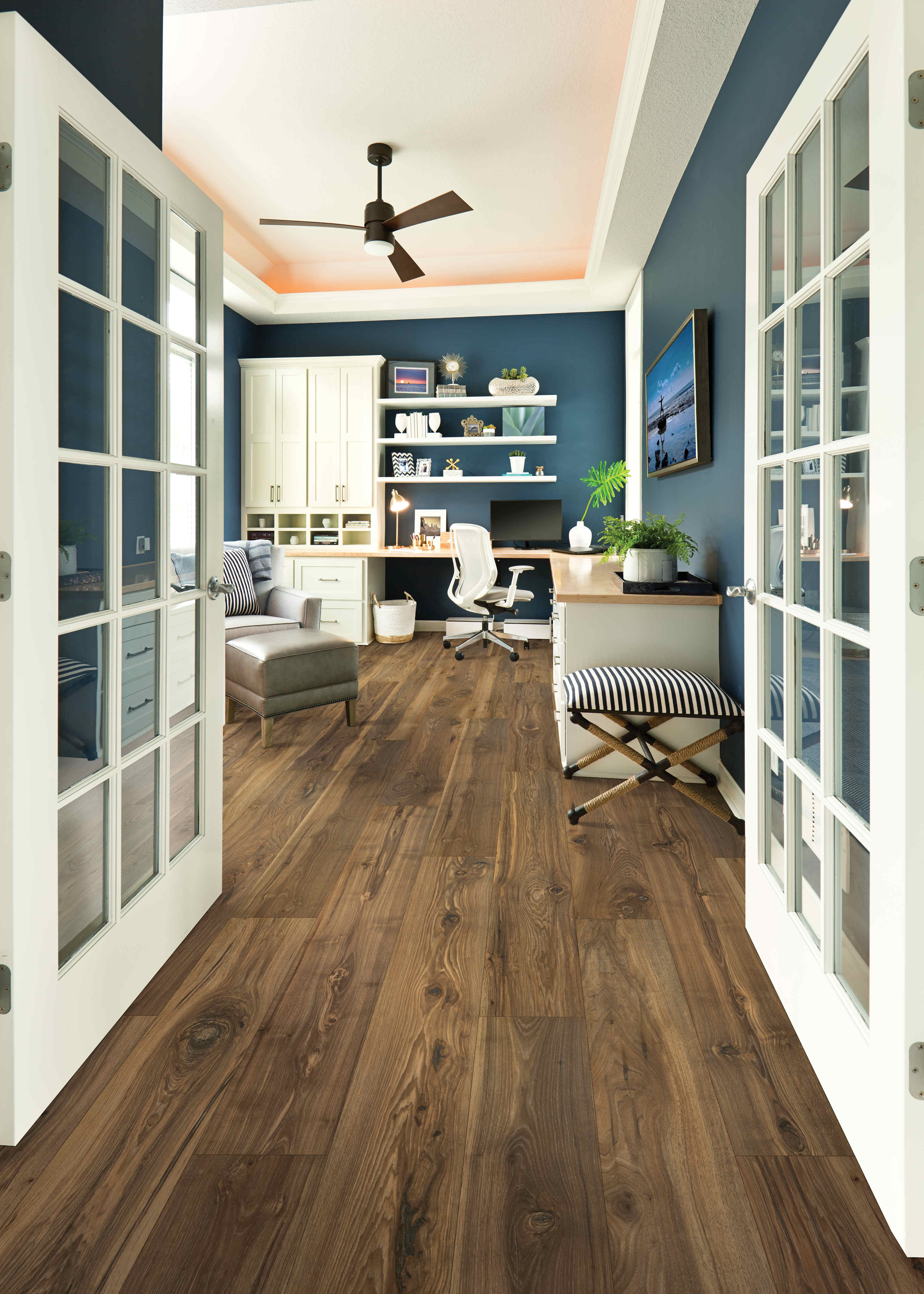 Mohawk Revwood Premier: Morena Bluffs Cliffside Pecan 12mm Waterproof Laminate CDL40-04 Room Scene