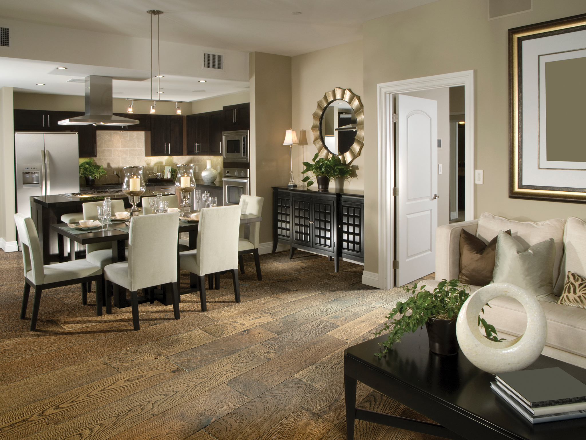 Paramount Flooring Stockbridge: Lodge 3/4" x 5" Solid Oak Hardwood H0883 Room Scene