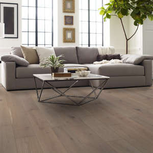 Shaw Castlewood Oak: Knight 9/16" x 7 1/2" Engineered Hardwood SW485 1075 Room Scene