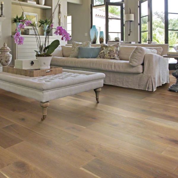 Shaw Castlewood Oak: Baroque 9/16" x 7 1/2" Engineered Hardwood SW485 5031 Room Scene