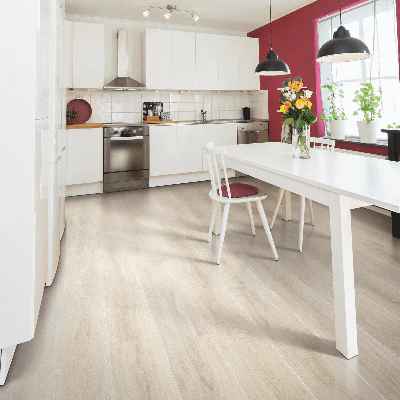 Mohawk Rare Vintage: Sandcastle Oak 10mm Laminate CDL74-05 Room Scene