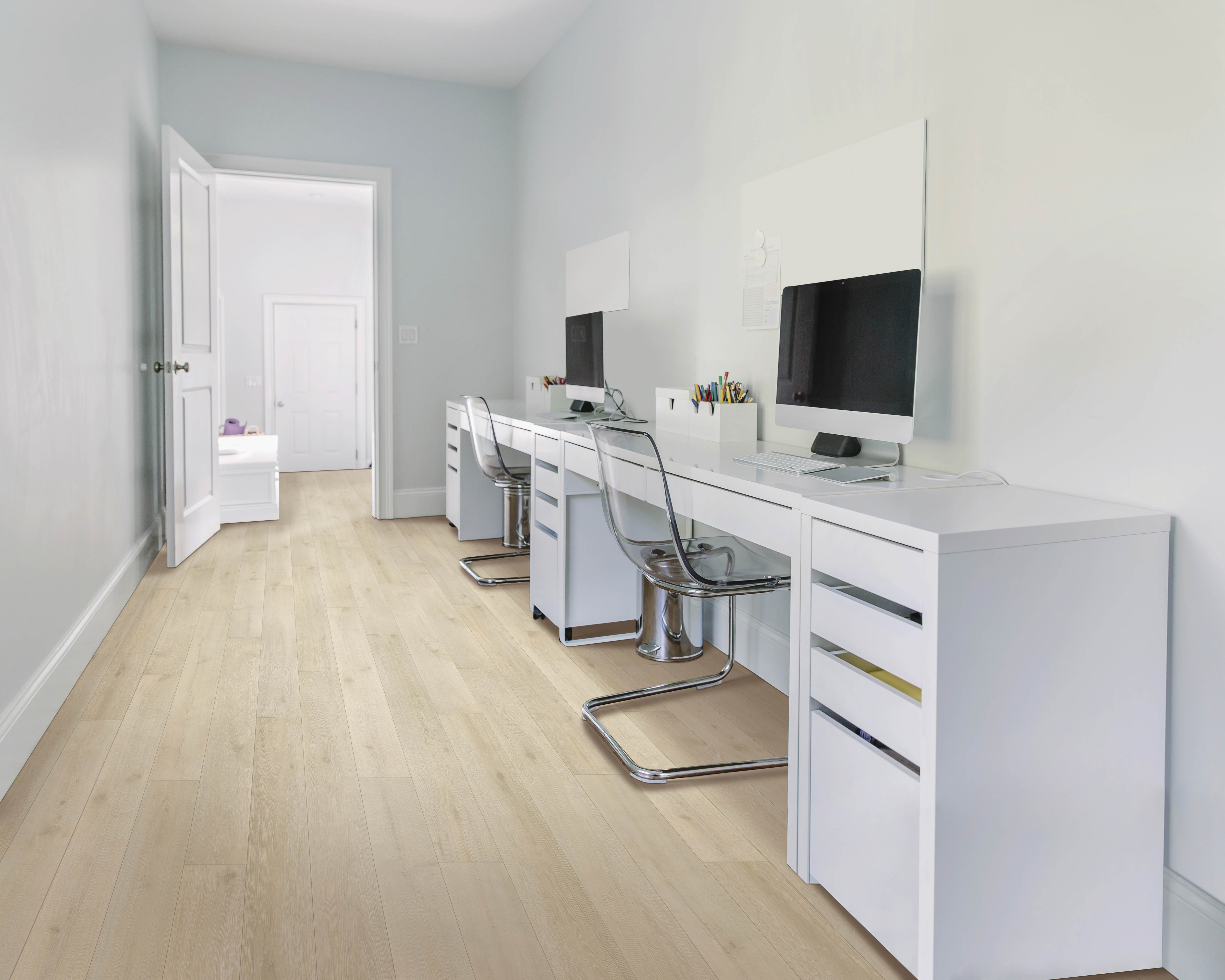 Mohawk Revwood Plus: Bellente Terrace Oak 10mm Waterproof Laminate CDL87-02 Room Scene