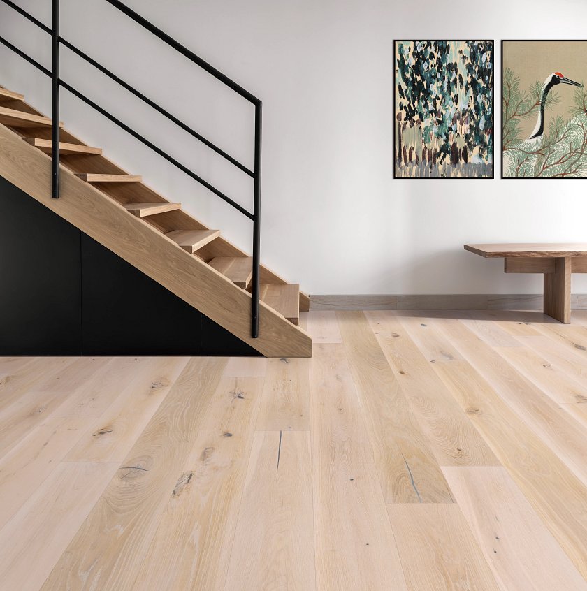 Anderson Tuftex Hardwood Chateau Oak: Portico 9/16" x 8" Engineered Hardwood AA847-11092 Room Scene