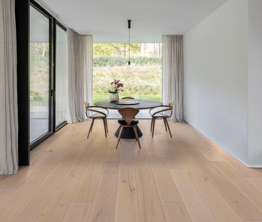 Anderson Tuftex Hardwood Chateau Oak: Balustrade 9/16" x 8" Engineered Hardwood AA847-11093 Room Scene