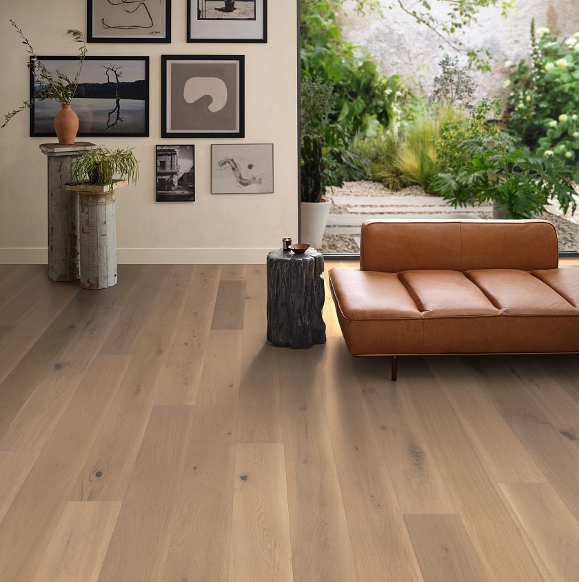 Anderson Tuftex Hardwood Chateau Oak: Courtyard 9/16" x 8" Engineered Hardwood AA847-11095 Room Scene