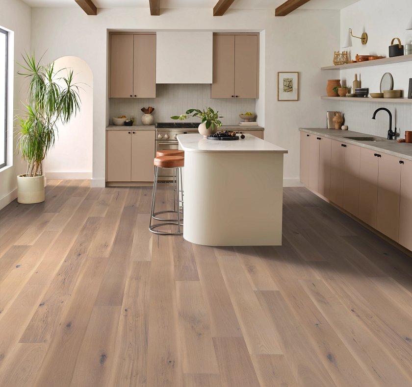 Anderson Tuftex Hardwood Chateau Oak: Parlor 9/16" x 8" Engineered Hardwood AA847-17062 Room Scene