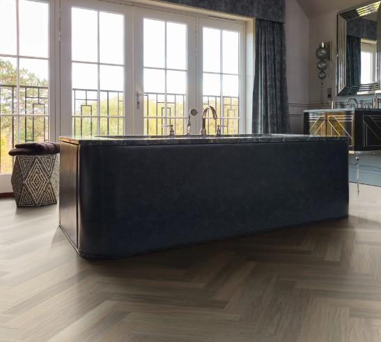 Karndean Art Select Rigid: Glacier Oak Luxury Vinyl Plank AKP-RL21 Room Scene