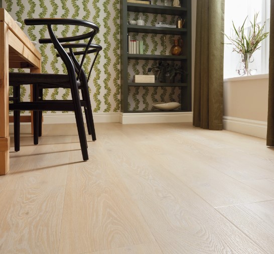 Karndean Art Select Rigid: Pale Artisan Oak Luxury Vinyl Plank AKP-RL32 Room Scene