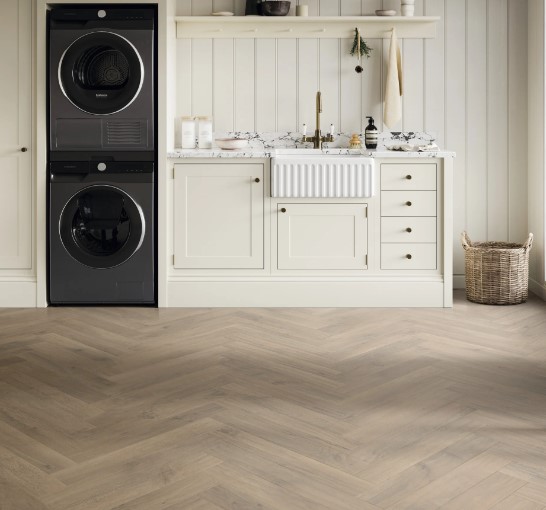 Karndean Art Select Rigid: Salon Oak Luxury Vinyl Plank AKP-SM-RL13 Room Scene