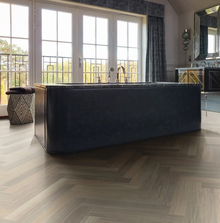 Karndean Art Select Glue Down: Glacier Oak Luxury Vinyl Plank SM-RL21-28 Room Scene