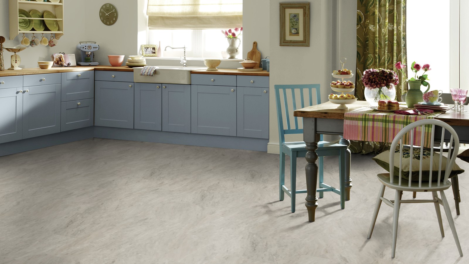 Karndean Art Select Rigid: Ionic Marble Luxury Vinyl Tile AKT-LM30 Room Scene