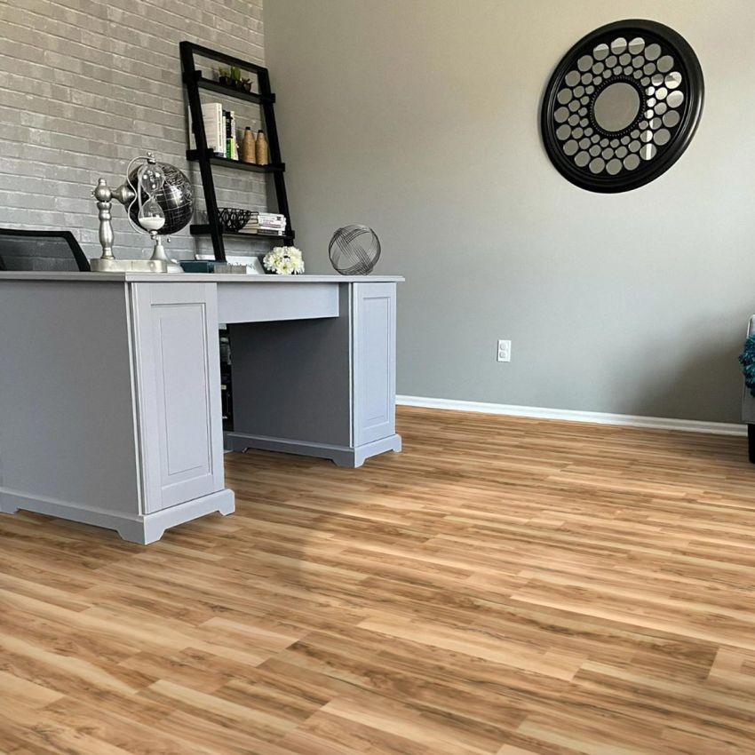 Quick-Step Classic: Flaxen Spalted Maple 8mm Laminate U1417 Room Scene