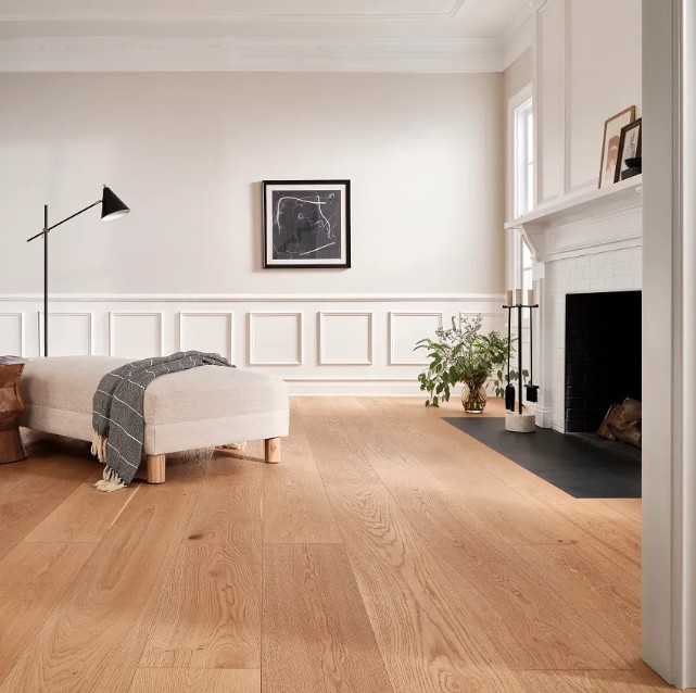 Anderson Tuftex Hardwood Grand Estate: Thorndon Hall 3/4" x 10-1/4" Engineered White Oak Hardwood AA829-11057 Room Scene