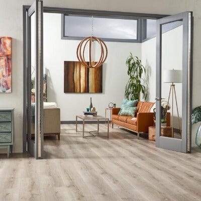 Quick-Step NatureTek Plus Colossia Collection: Garner Oak 10mm Waterproof Laminate UC3924 Room Scene