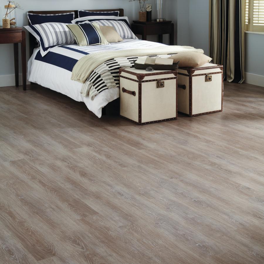Karndean Korlok Reserve: Limed Coastal Oak Luxury Vinyl Plank RCP6534 Room Scene