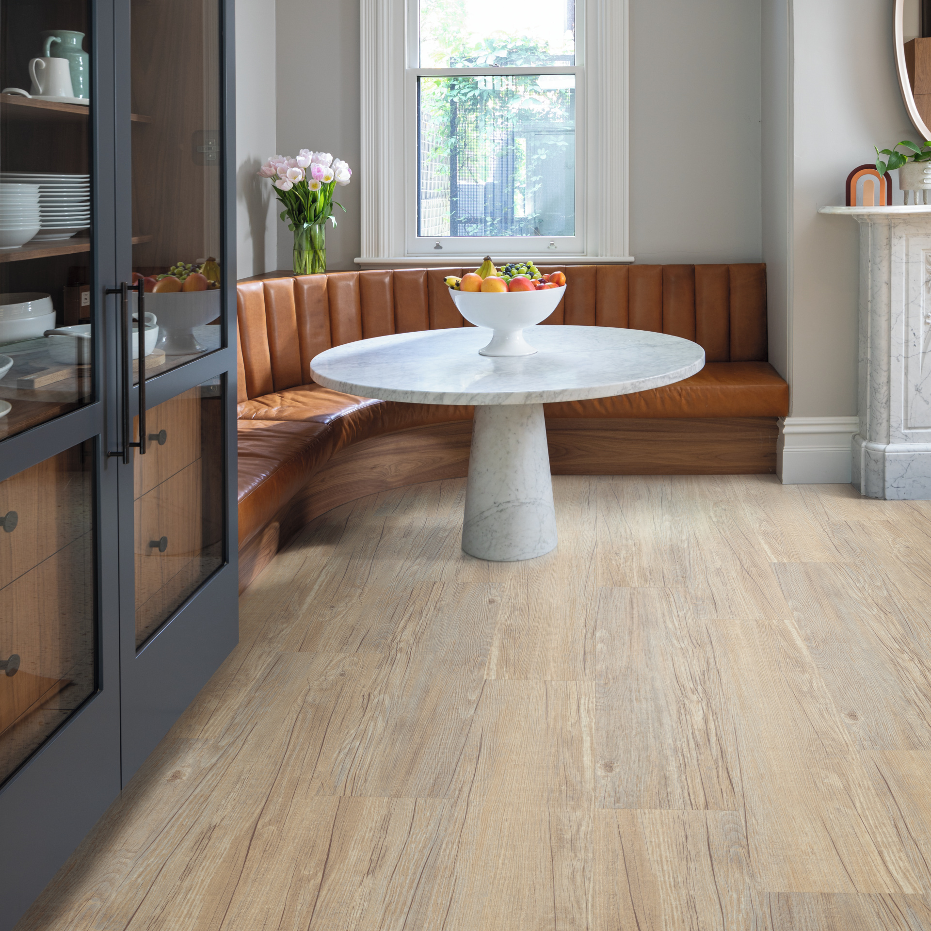 Karndean Loose Lay: Country Oak Floating Luxury Vinyl Plank LLP92 Room Scene