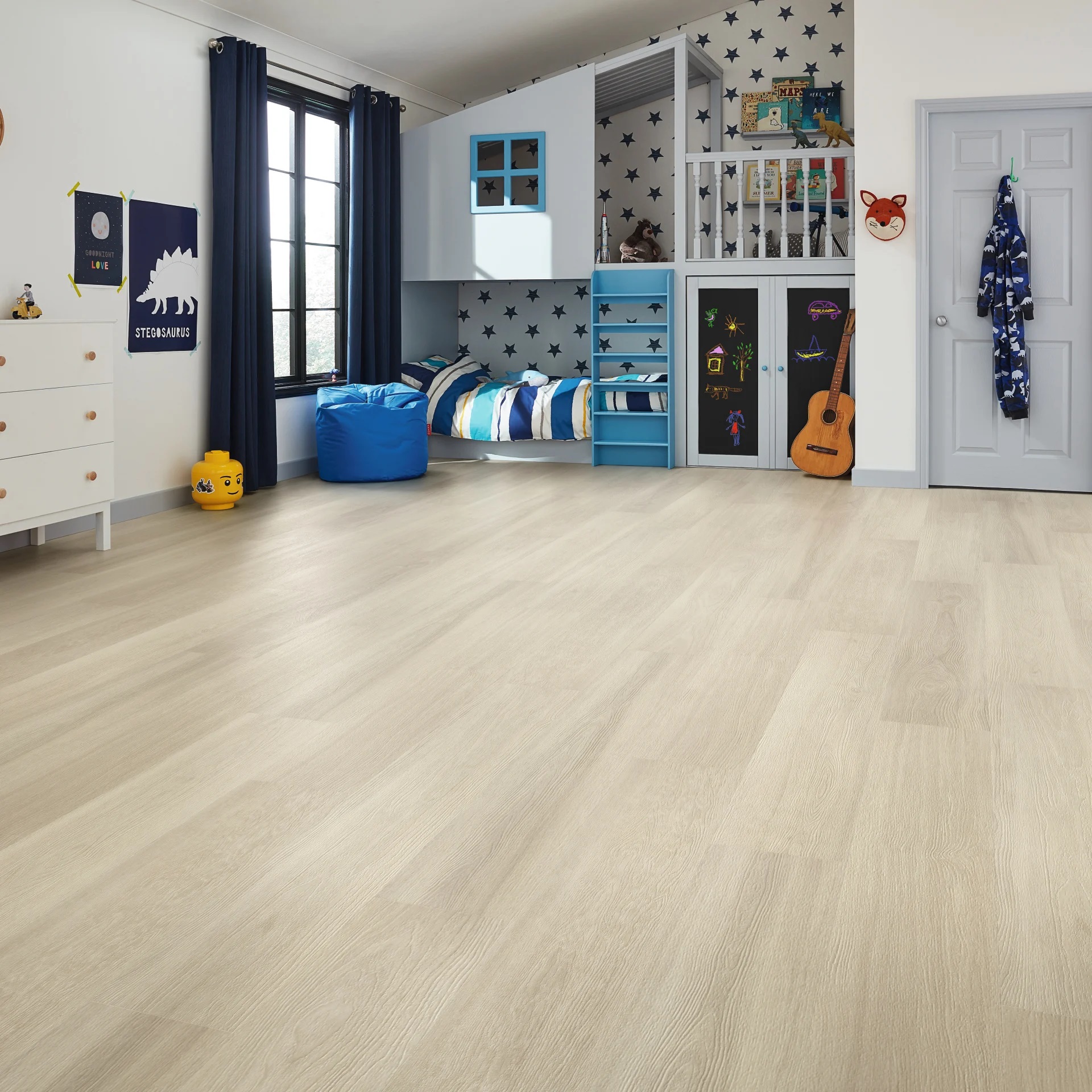 Karndean Korlok Select: Ivory Brushed Oak Luxury Vinyl Plank RKP8217 Room Scene