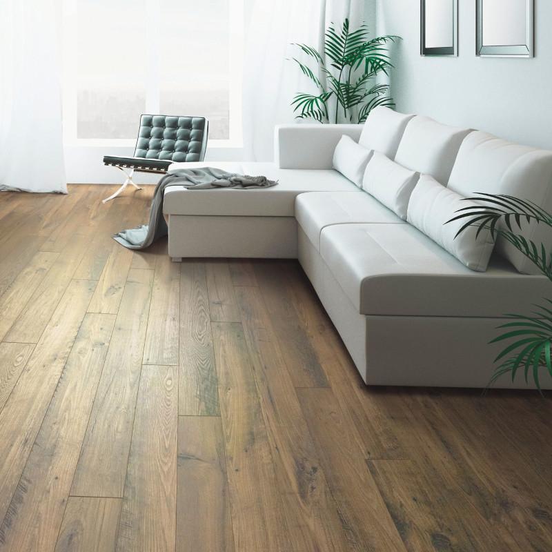 Mohawk Revwood: Kingmire Nutmeg Chestnut 8mm Laminate CDL89-01 Room Scene