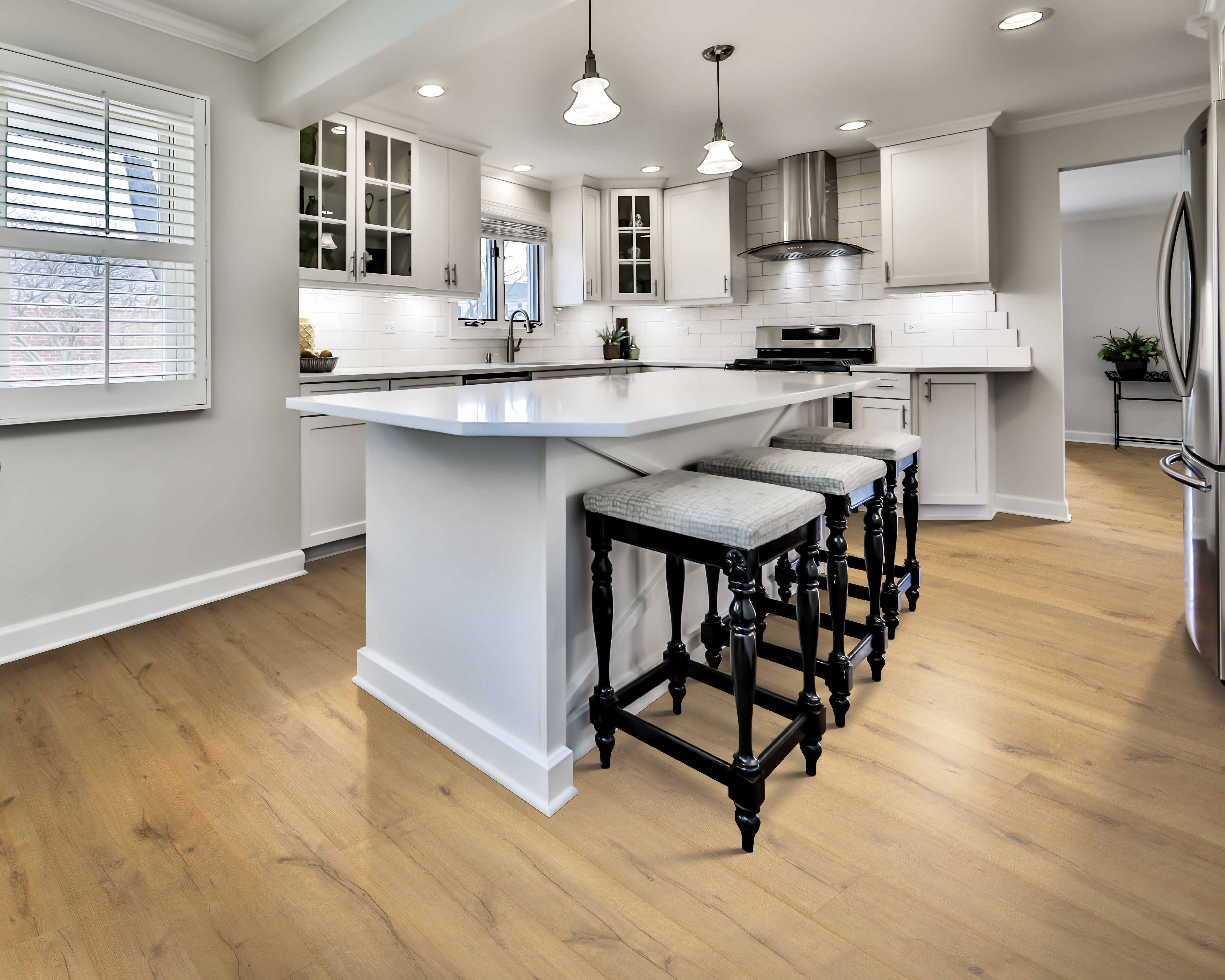 Mohawk Revwood Plus: Castlebriar Cavalry Oak 10mm Waterproof Laminate CDL91-02 Room Scene